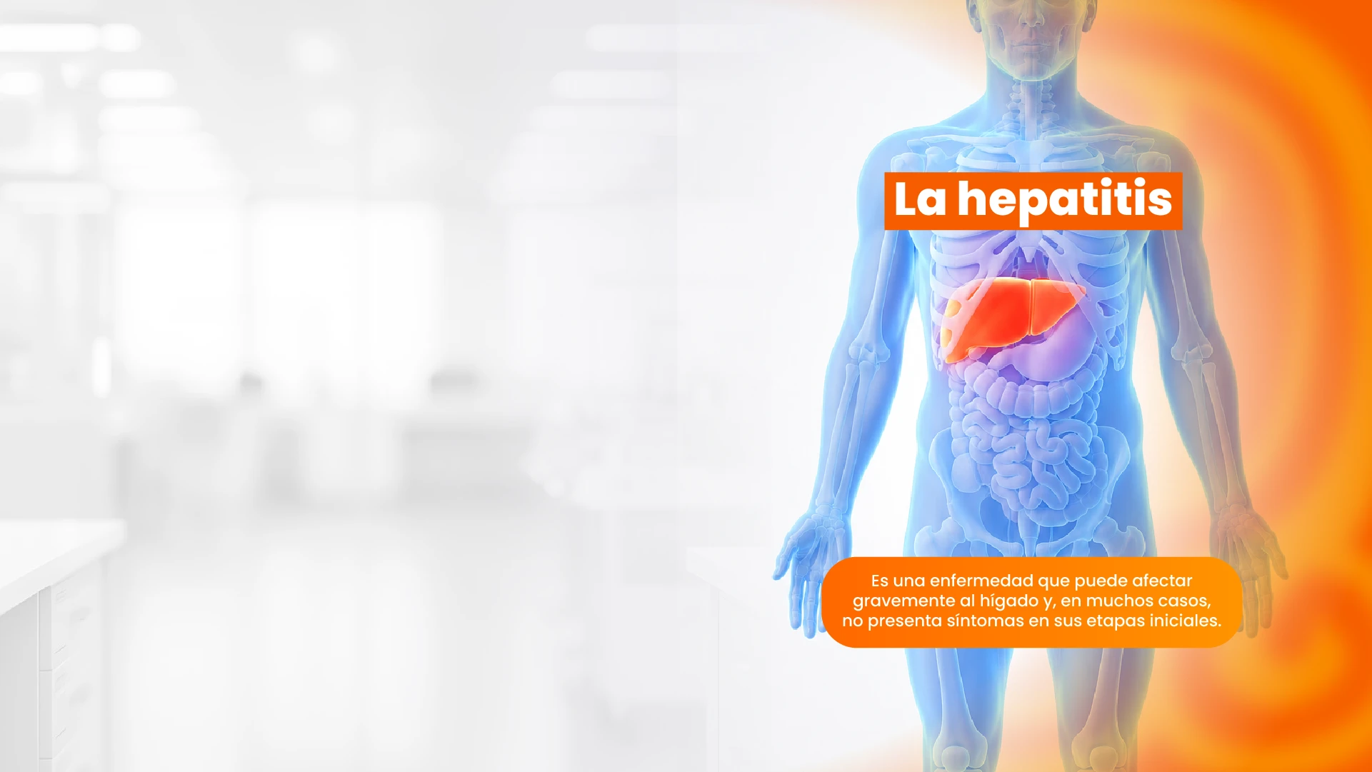 Química de Labmas registrando resultados junto al equipo de cómputo del laboratorio
